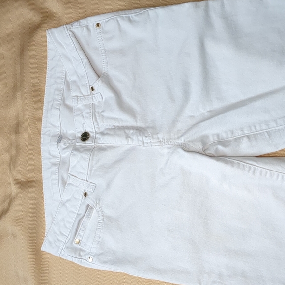 💙new item💙Jennifer Lopez white cropped jeans - Picture 2 of 14